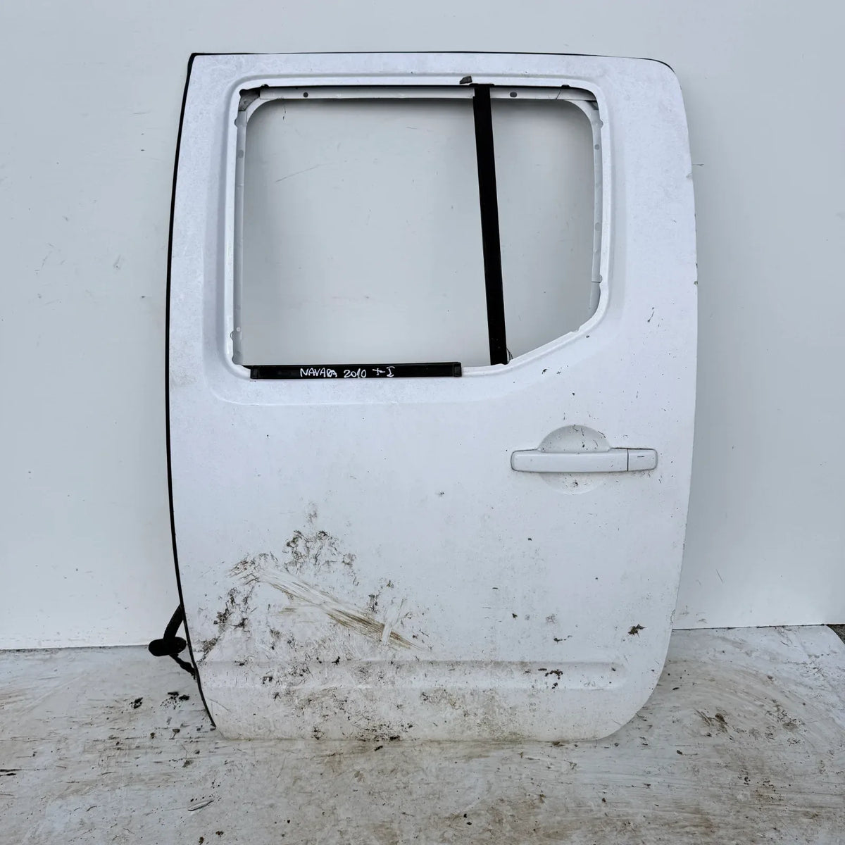 Puerta lata TRASERA IZQUIERDA Nissan Navara 2010 - 4x2 Bencina Mecánico
