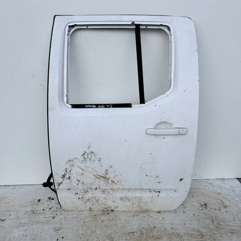 Puerta lata TRASERA IZQUIERDA Nissan Navara 2010 - 4x2 Bencina Mecánico