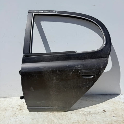 Puerta lata TRASERA IZQUIERDA Toyota Yaris Ecco 2005 - 4x2 Bencina Mecánico
