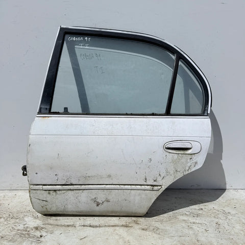 Puerta lata TRASERA IZQUIERDA Toyota Corolla 1991 - 4x2 Bencina Mecánico