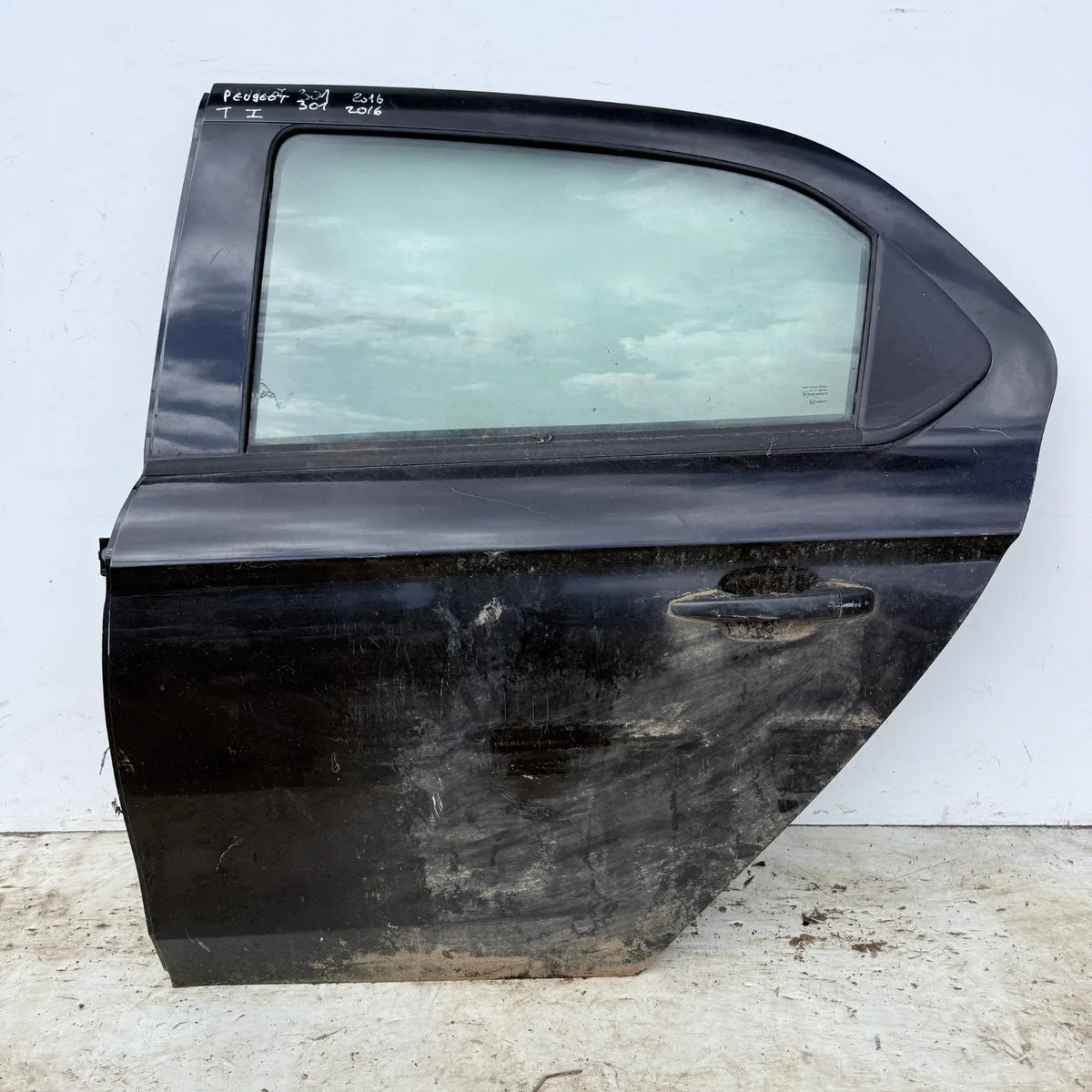 Puerta lata TRASERA IZQUIERDA Peugeot 301 2016 - 4x2 Bencina Mecánico