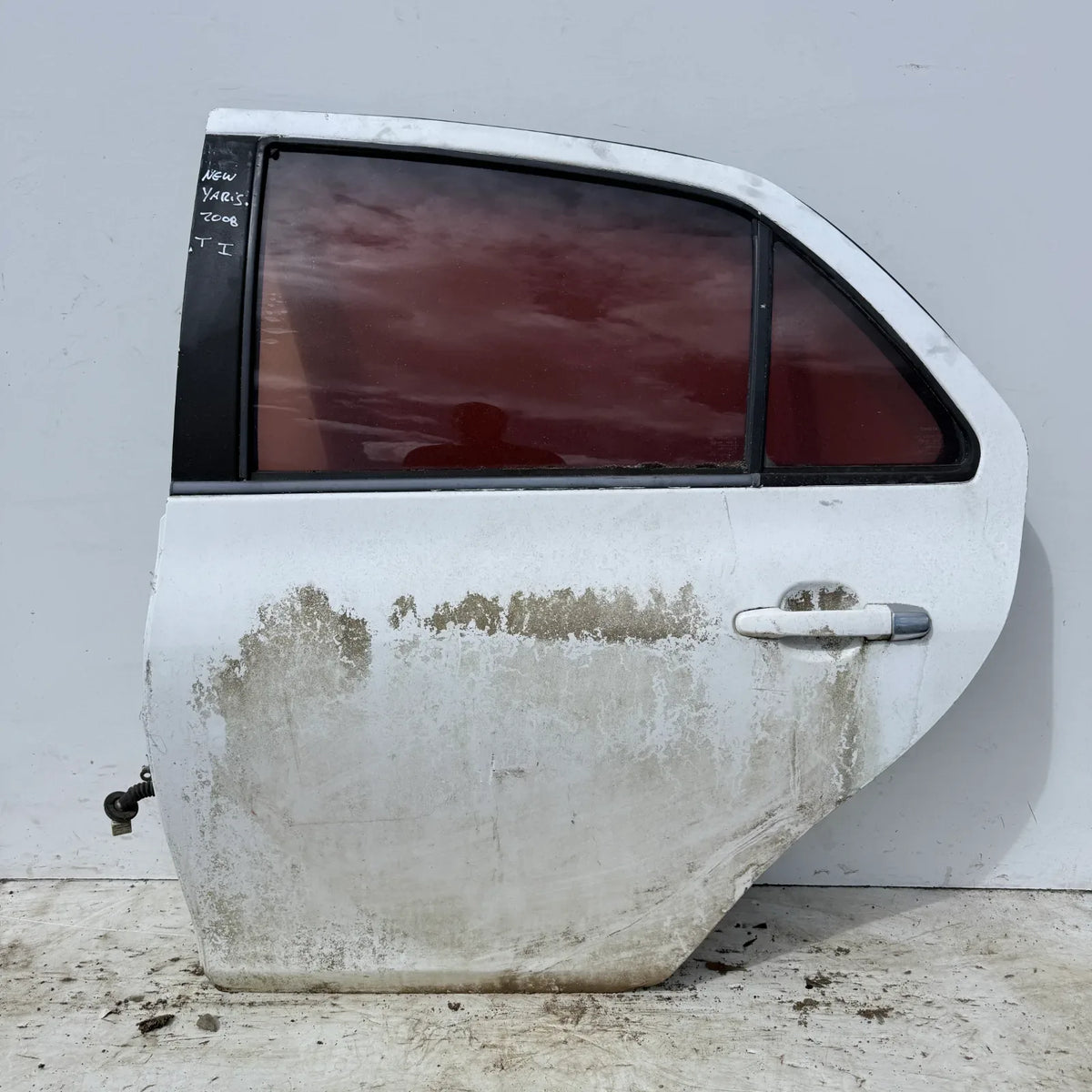 Puerta lata TRASERA IZQUIERDA Toyota New Yaris 2008 - 4x2 Bencina Mecánico