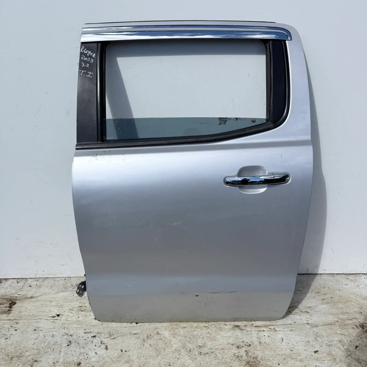 Puerta lata TRASERA IZQUIERDA Ford Ranger 2023 - 4x2 Bencina Mecánico