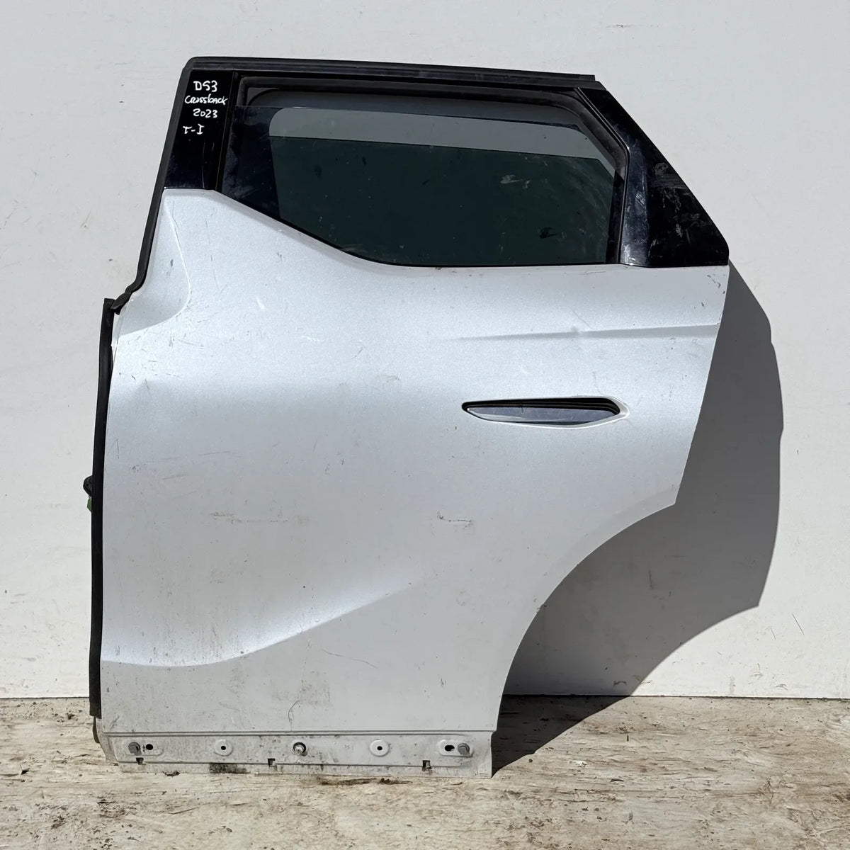 Puerta lata TRASERA IZQUIERDA DS 3 CROSSBACK 2023 - 4x2 Bencina Mecánico
