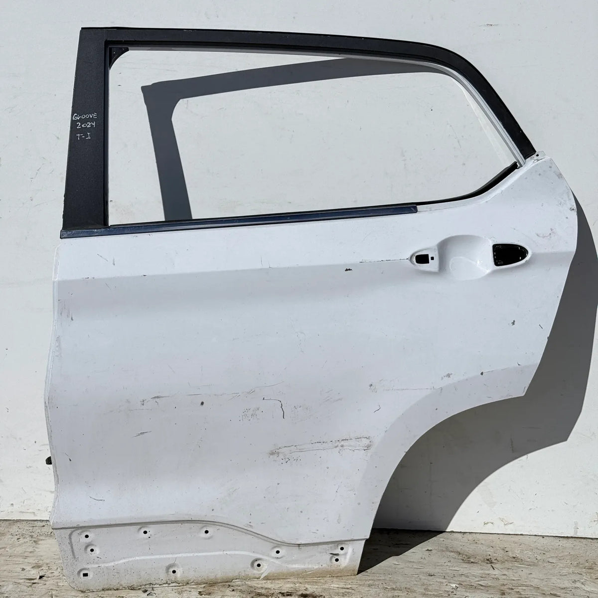 Puerta lata TRASERA IZQUIERDA Chevrolet Groove 2024 - 4x2 Bencina Mecánico