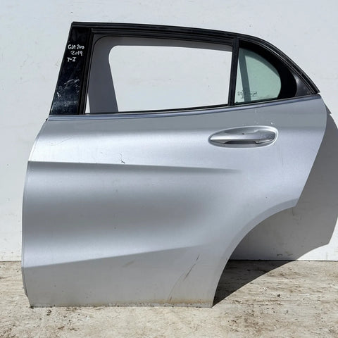 Puerta lata TRASERA IZQUIERDA MERCEDES BENZ GLA200 2019 - 4x2 Bencina Mecánico