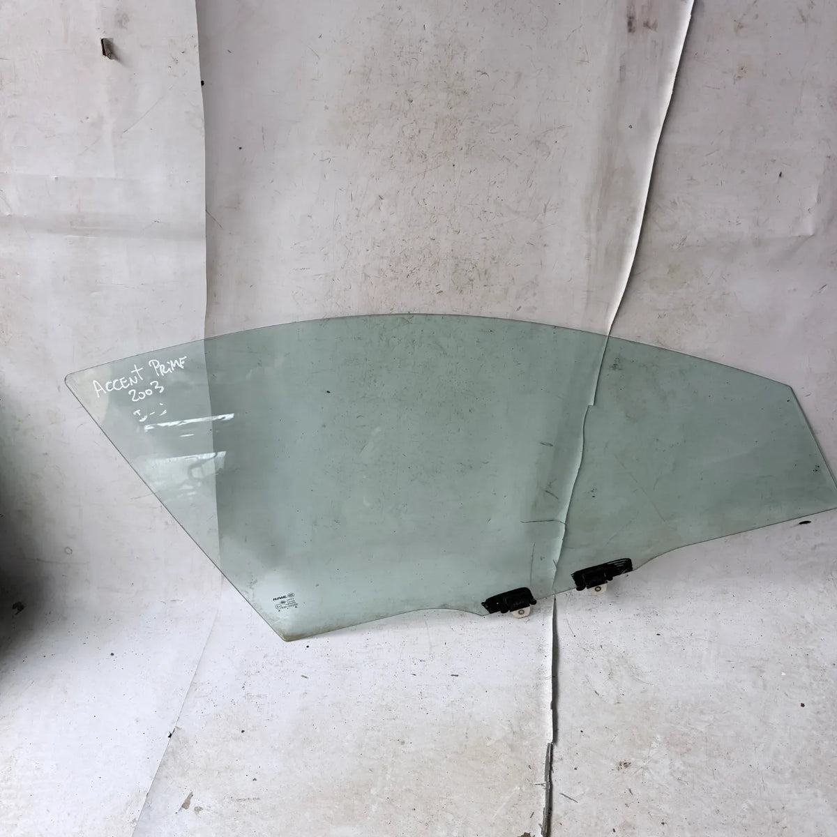 Vidrio puerta DEL-DER Hyundai Accent 2003 - 1.5 4x2 Bencina Mecánico