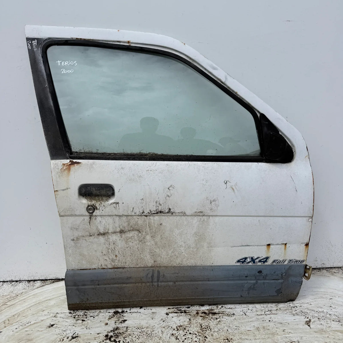 Puerta lata DELANTERA DERECHA Daihatsu Terios 2000 - 4x2 Bencina Mecánico