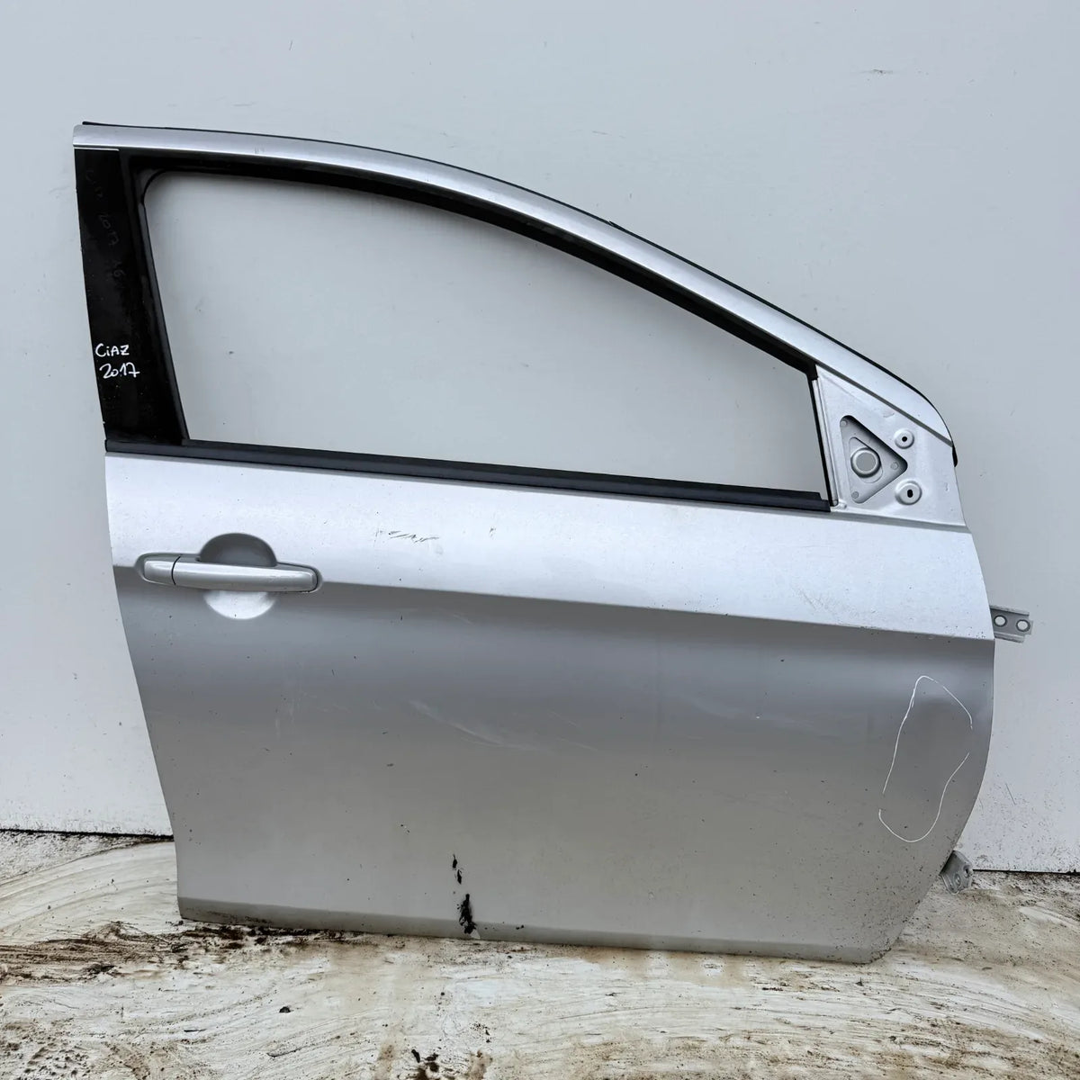 Puerta lata DELANTERA DERECHA Suzuki Ciaz 2017 - 4x2 Bencina Mecánico