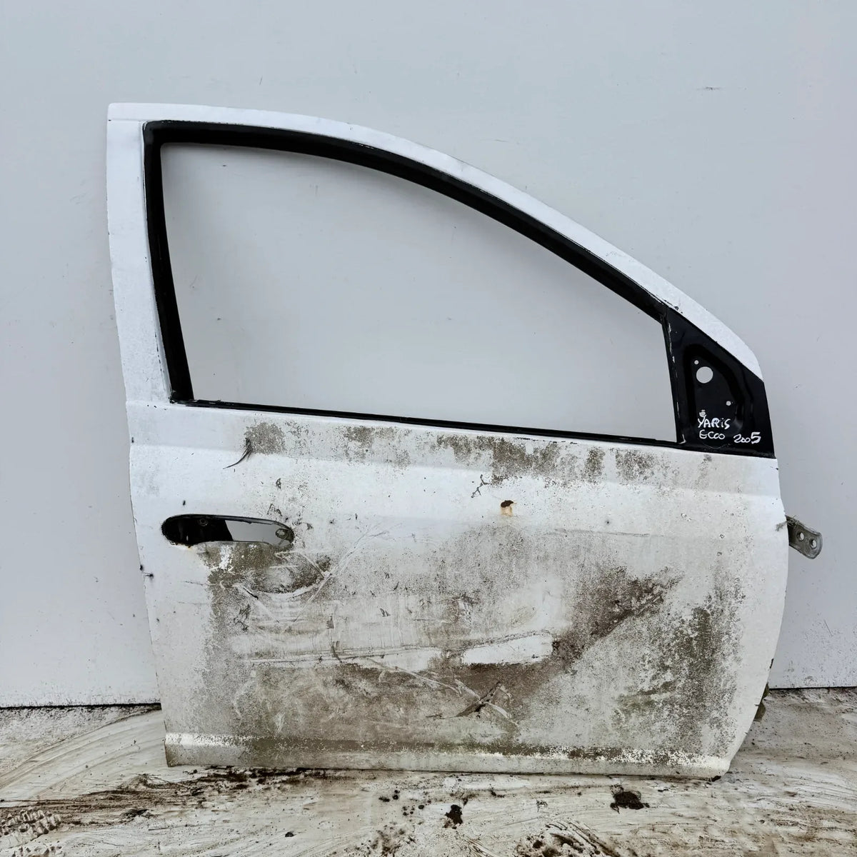 Puerta lata DELANTERA DERECHA Toyota Yaris Ecco 2005 - 4x2 Bencina Mecánico