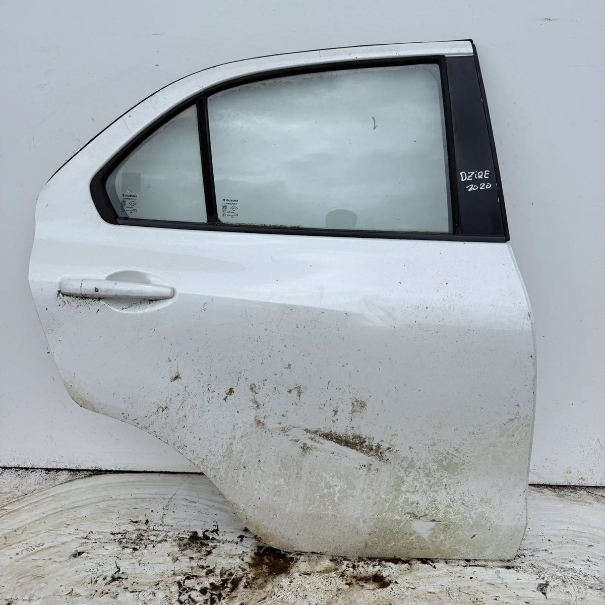 Puerta lata TRASERA DERECHA Suzuki Dzire 2020 - 4x2 Bencina Mecánico