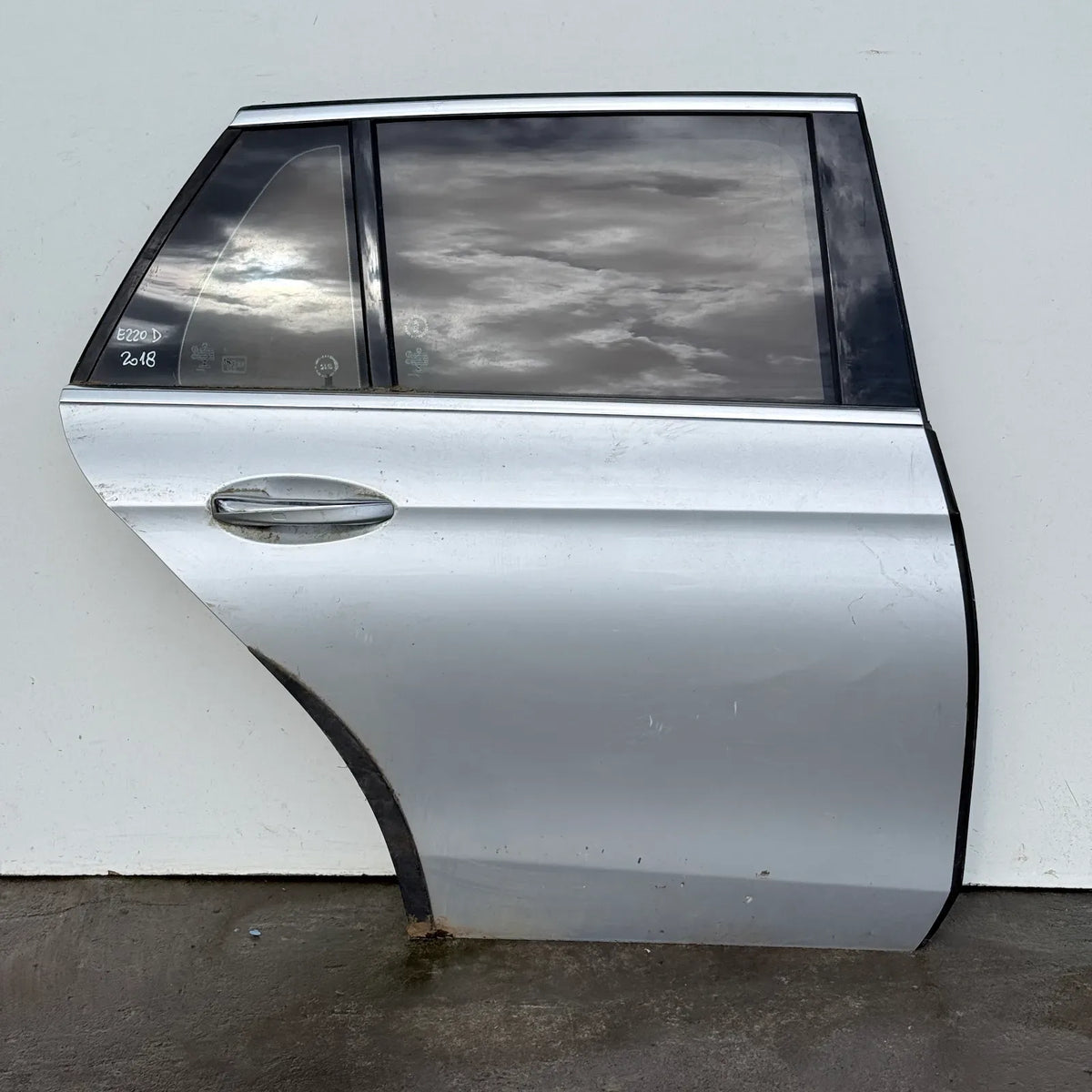 Puerta lata TRASERA DERECHA MERCEDES BENZ E220 D 2018 - 4x2 Diesel Mecánico