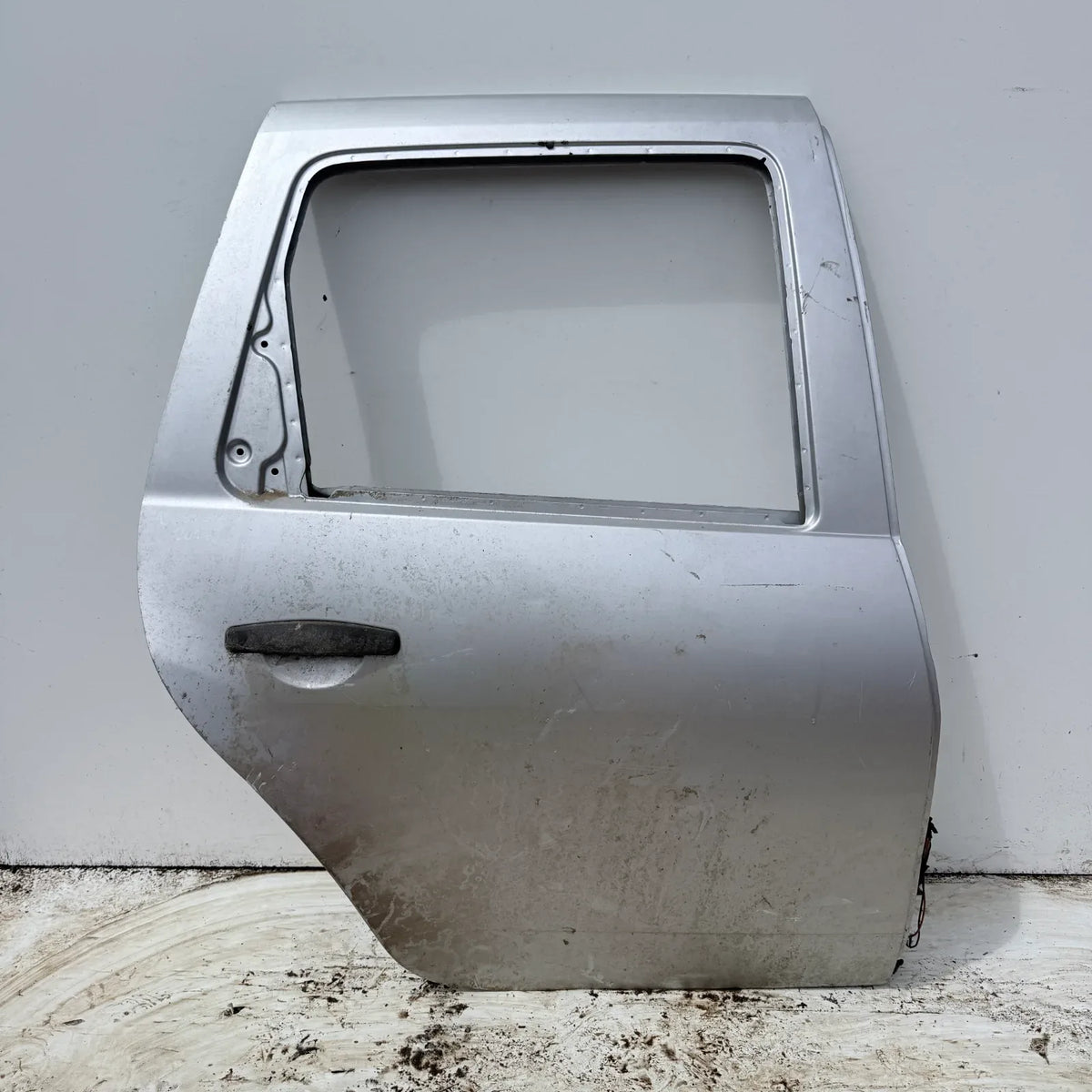 Puerta lata TRASERA DERECHA Renault Duster 2017 - 4x2 Bencina Mecánico