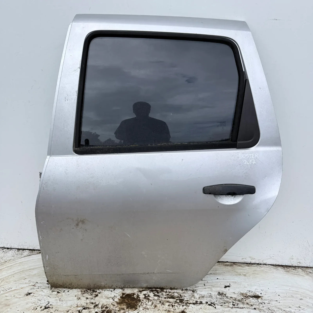 Puerta lata TRASERA IZQUIERDA Renault Duster 2017 - 4x2 Bencina Mecánico