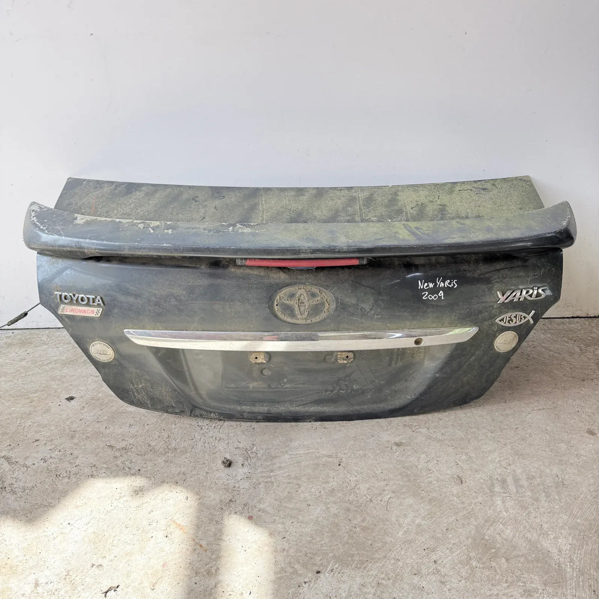 TAPA MALETA Toyota New Yaris 2009 - 4x2 Bencina Mecánico