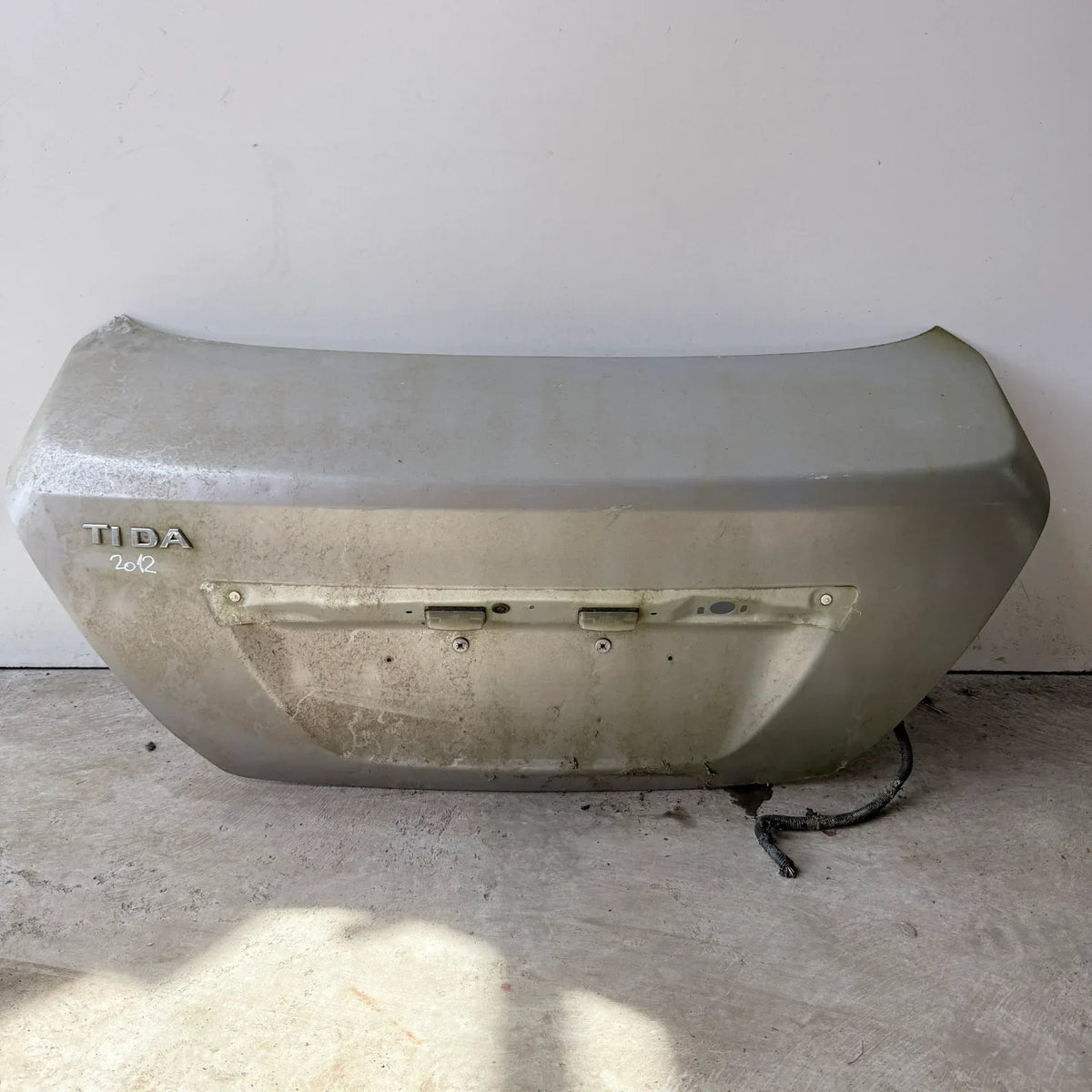 TAPA MALETA Nissan Tiida 2012 - 4x2 Bencina Mecánico