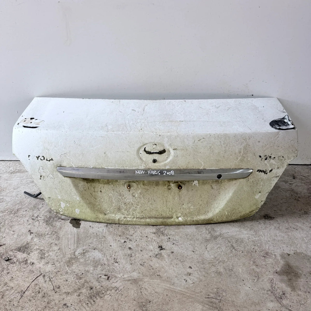 TAPA MALETA Toyota Yaris 2008 - 4x2 Bencina Mecánico