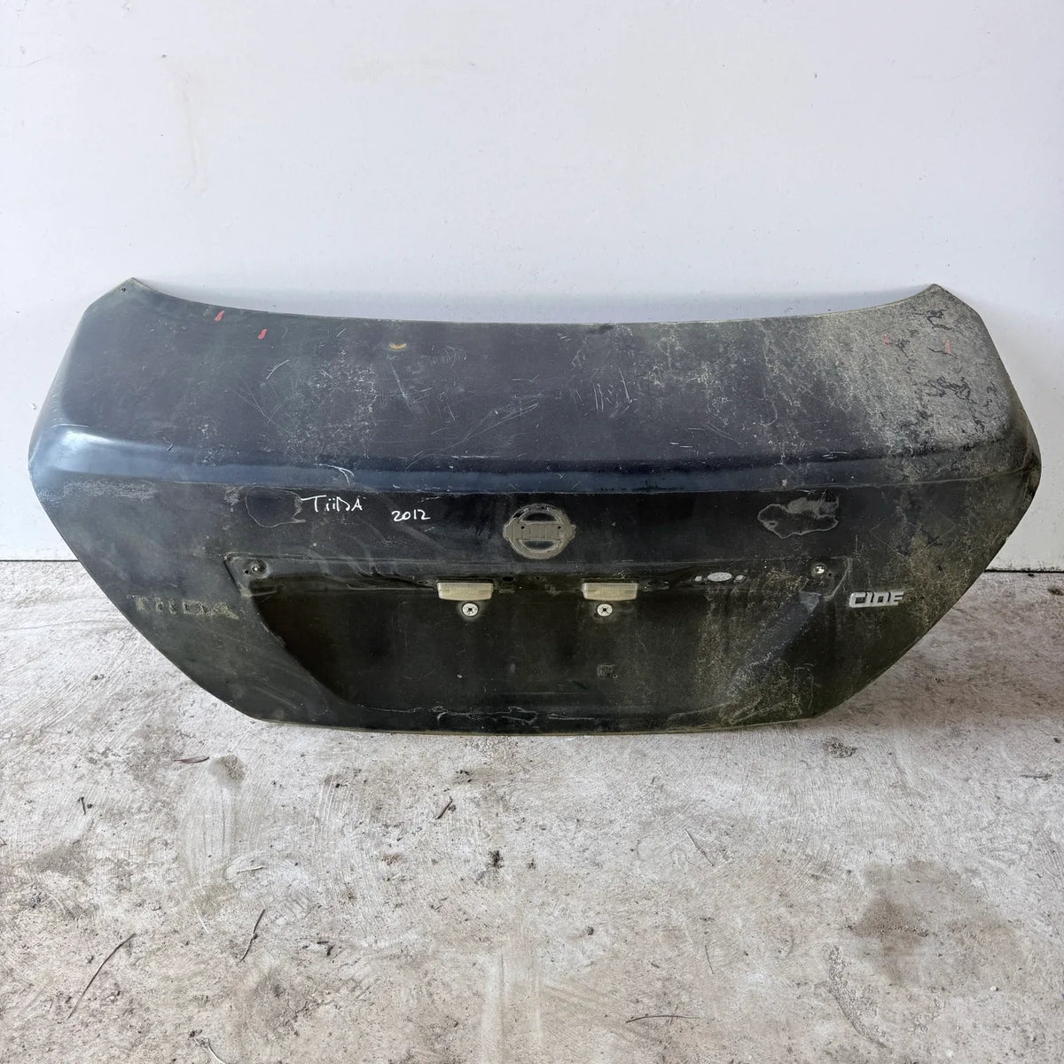 TAPA MALETA Nissan Tiida 2012 - 4x2 Bencina Mecánico