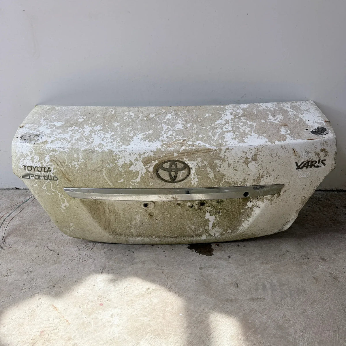 TAPA MALETA Toyota Yaris 2010 - 4x2 Bencina Mecánico