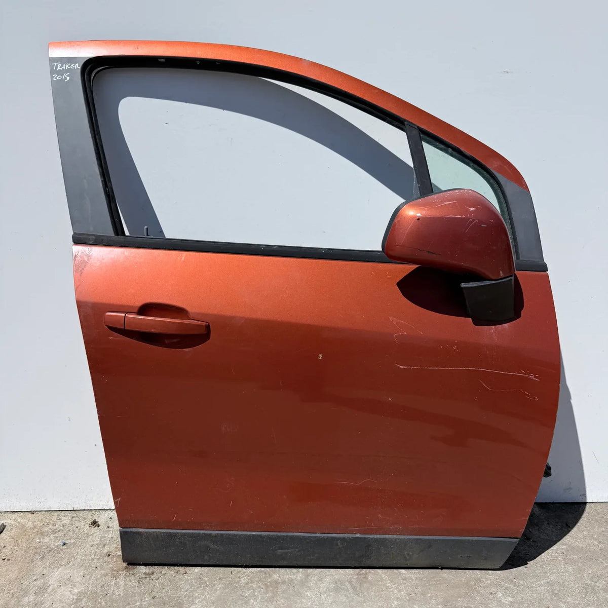 Puerta lata DELANTERA DERECHA Chevrolet Tracker 2015 - 4x2 Bencina Mecánico