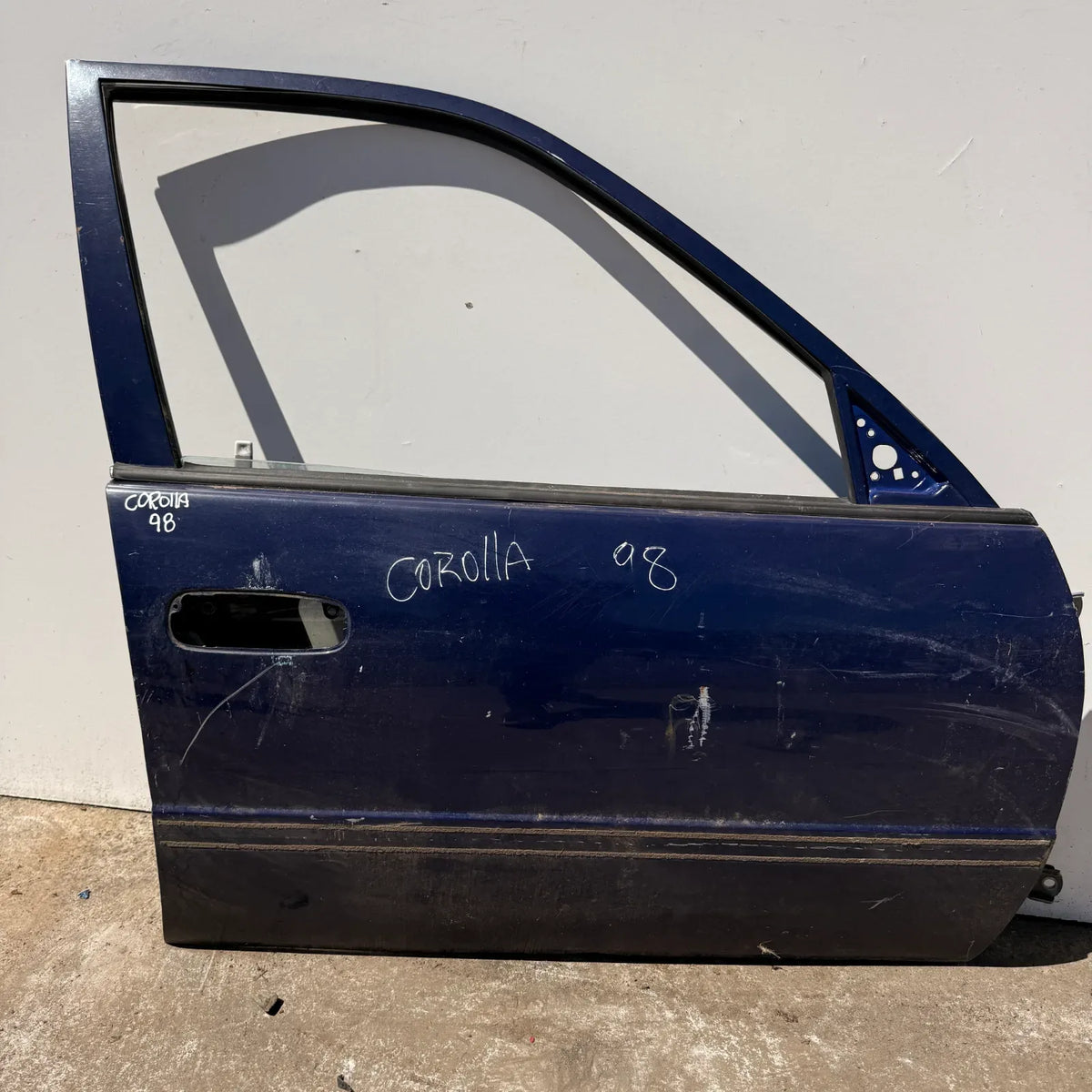 Puerta lata DELANTERA DERECHA Toyota Corolla 1998 - 4x2 Bencina Mecánico