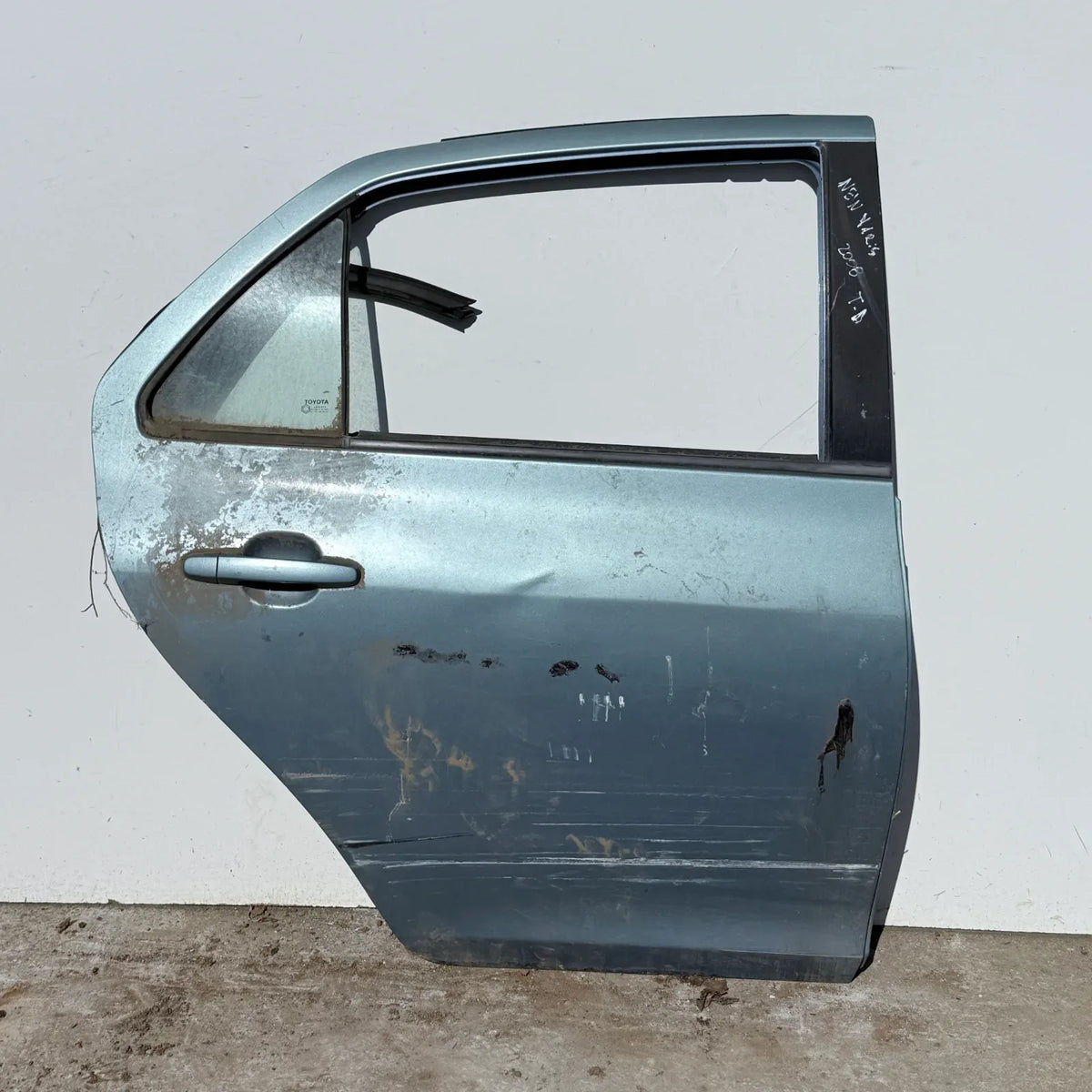Puerta lata TRASERA DERECHA Toyota New Yaris 2008 - 4x2 Bencina Mecánico