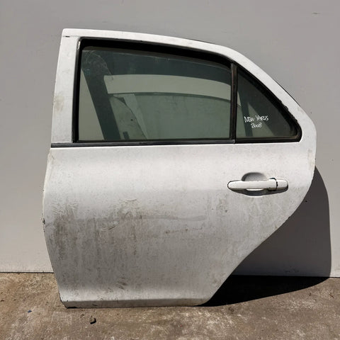 Puerta lata TRASERA IZQUIERDA Toyota New Yaris 2008 - 4x2 Bencina Mecánico