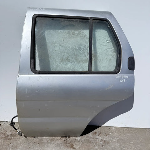 Puerta lata TRASERA IZQUIERDA Nissan Pathfinder 2007 - 4x2 Bencina Mecánico