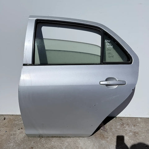Puerta lata TRASERA IZQUIERDA Toyota New Yaris 2008 - 4x2 Bencina Mecánico
