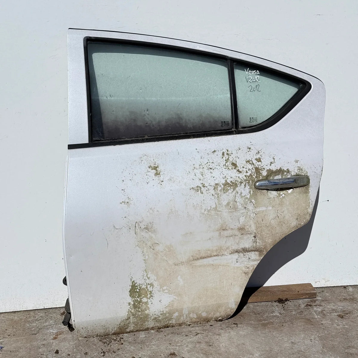 Puerta lata TRASERA IZQUIERDA Nissan versa 2012 - 4x2 Bencina Mecánico