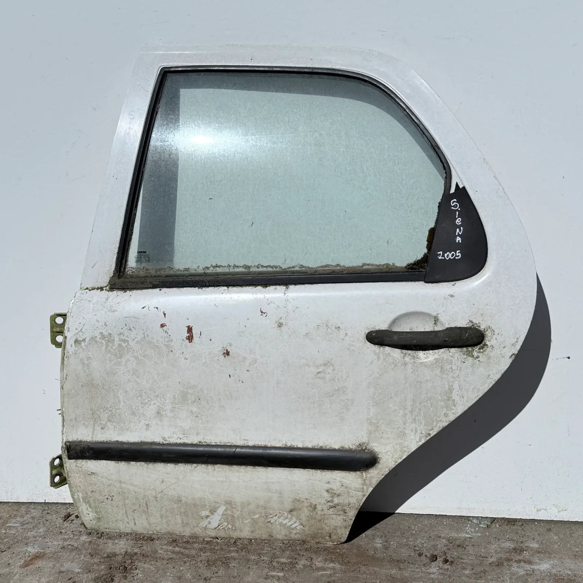 Puerta lata TRASERA IZQUIERDA Fiat Siena  2005 - 4x2 Bencina Mecánico