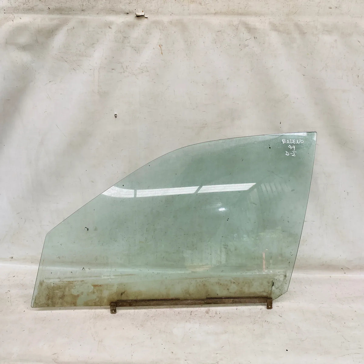 Vidrio puerta DEL-IZQ Suzuki Baleno 1999 - 1.6 4x2 Bencina Mecánico