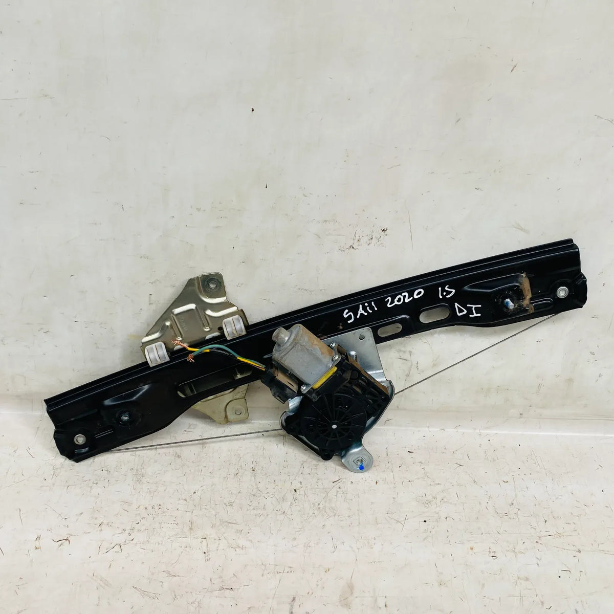 Cremallera alzavidrio DEL-IZQ Chevrolet sail 2020 - 1.5 4x2 Bencina Mecánico